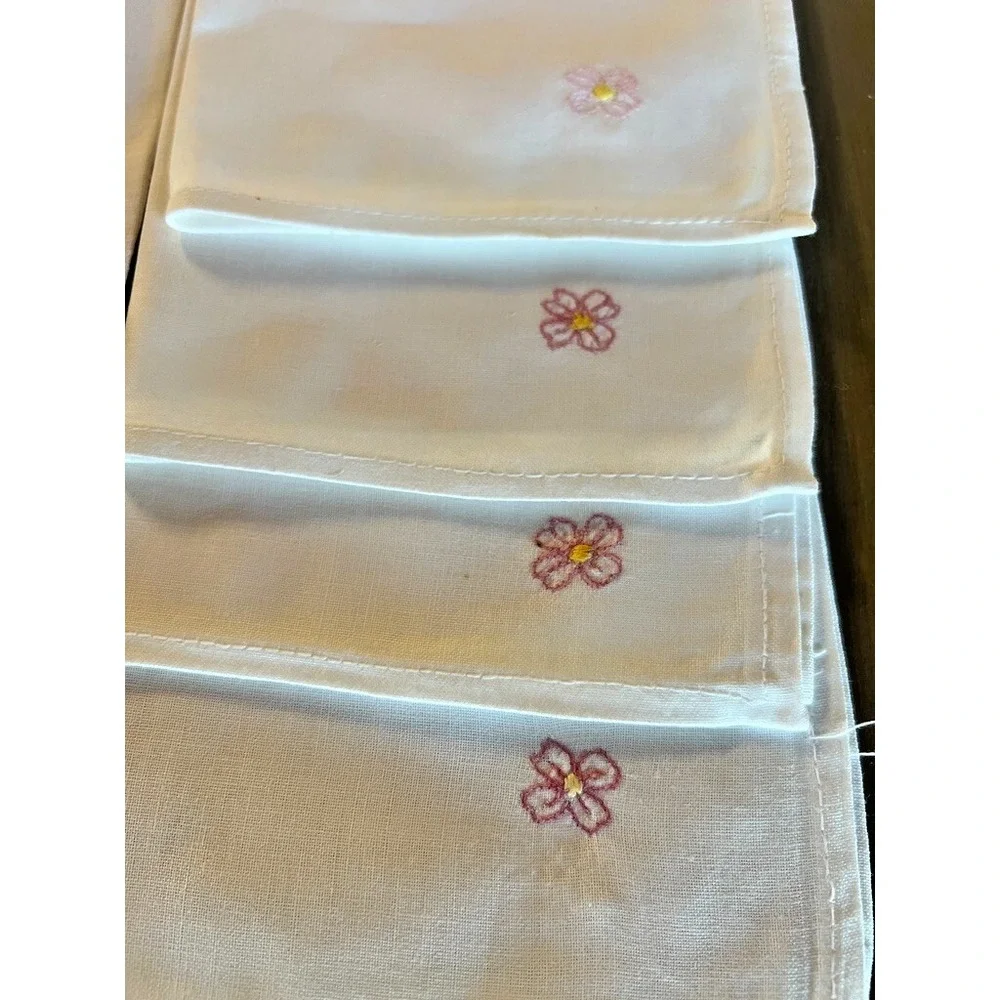 Vintage Embroidered Small‎ Tablecloth & 4 Napkins Set Floral Crisp White Cottage